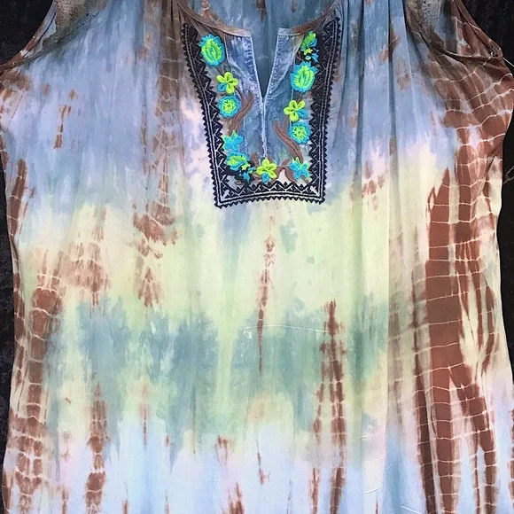 Boho top by Live and Let Live. Tie dye, eyelet sleeves & embroidered detail. XL - Picture 6 of 11